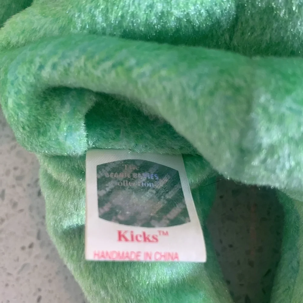 Ty Beanie Baby 1998/1999 Kicks the Soccer Bear Plush Retired Vintage Rare